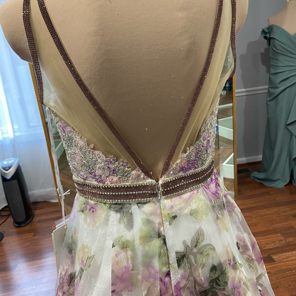 NWT Ellie Wilde sz 10 Purple, Pink and Green Sleeveless V-Neck Gown for Prom - Picture 7 of 12